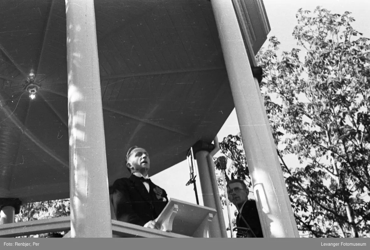 Taler på torget under Levangerdagene i 1936.