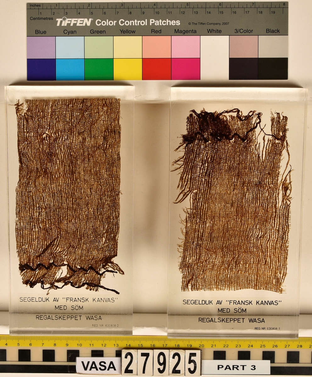 Plastingjutna fragment av segel och knopar med text på över vad de föreställer.
19 stycken av plastgjutningarna innehåller segelfragment och 3 stycken innehåller knopar.