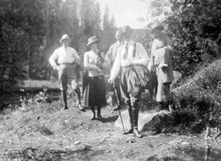 Kongeparet i Norge på uformelt besøk på gården Nes i Rømskog