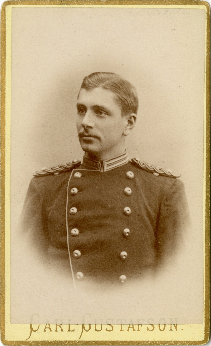 Porträtt av Arvid Erland Gustaf Bergenstråhle, underlöjtnant vid Kronobergs regemente I 11.