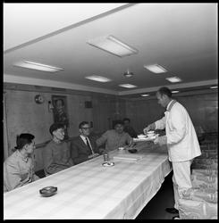 Servering av te i det kinesiske skipet M/S Yancheng.