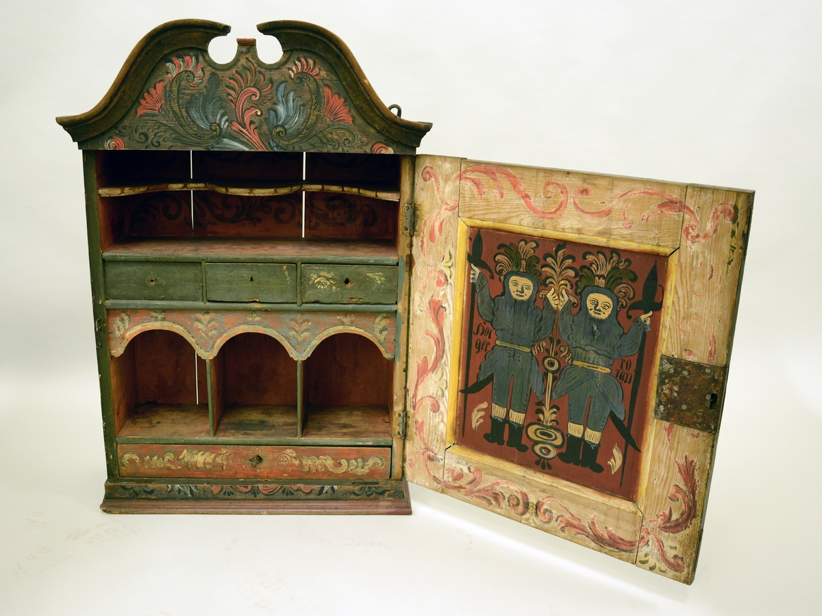 Akantusranker og mennesker, Holger Danske og Roland.