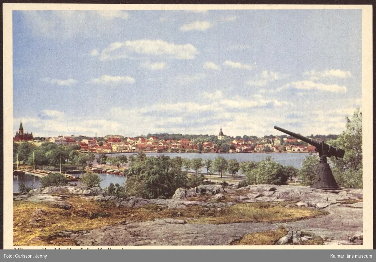 Utsikt från berget och stenhällarna vid Kulbacken, över Västerviks stad.