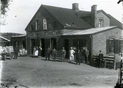 Rygge Handelsforretning ca. 1915. ved jernbaneovergangen fra