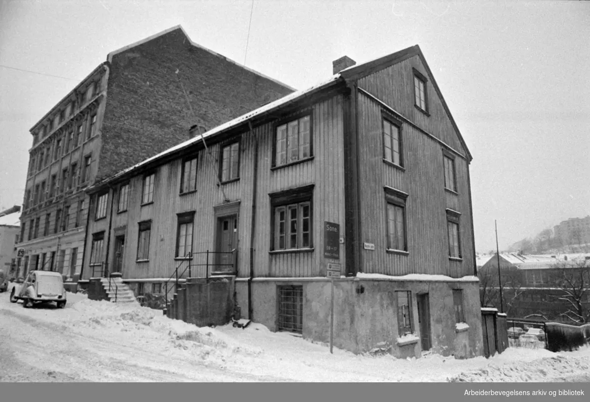 Grünerløkka: Riksantikvaren har lagt sin beskyttende hånd over Nordre gate nr. 5 gå grunn av husets bindingsverk..Februar 1978