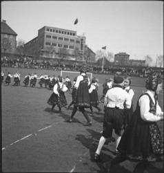 1. Mai 1932 på Dælenenga i Oslo. Barnelagene i Oslo fremføre