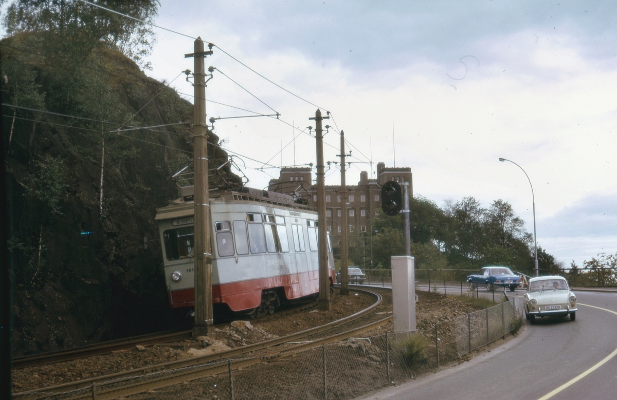 Ekebergbanens sporvogn 1014 ved Sjømannsskolen.