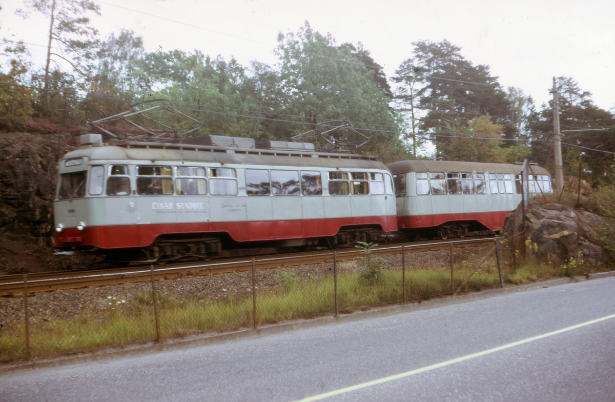 Ekebergbanens sporvogn 1010 med tilhenger ved Sjømannssskolen.