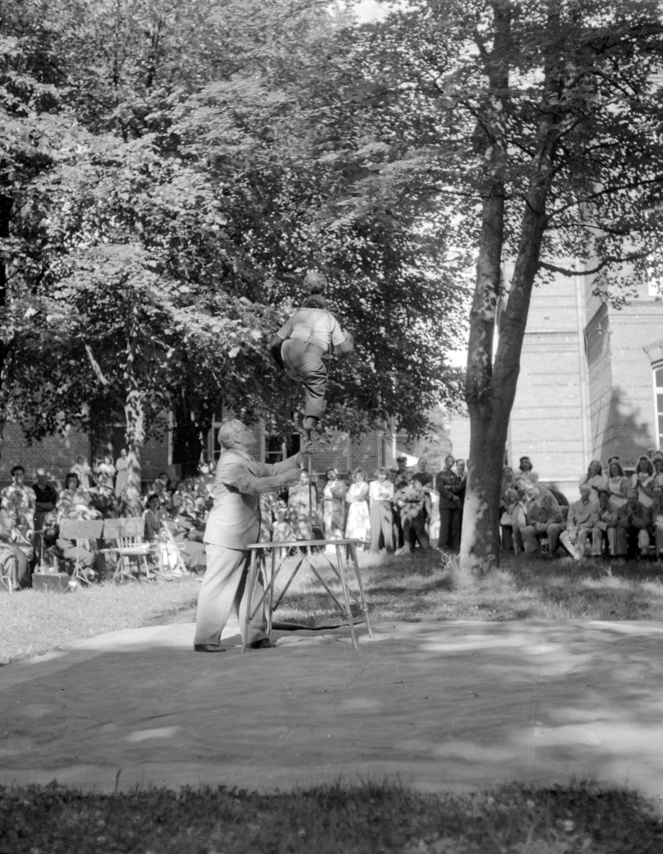 Cirkusföreställning på Lasarettet. September 1944
