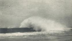 Alnes kai på Godøy i storm.