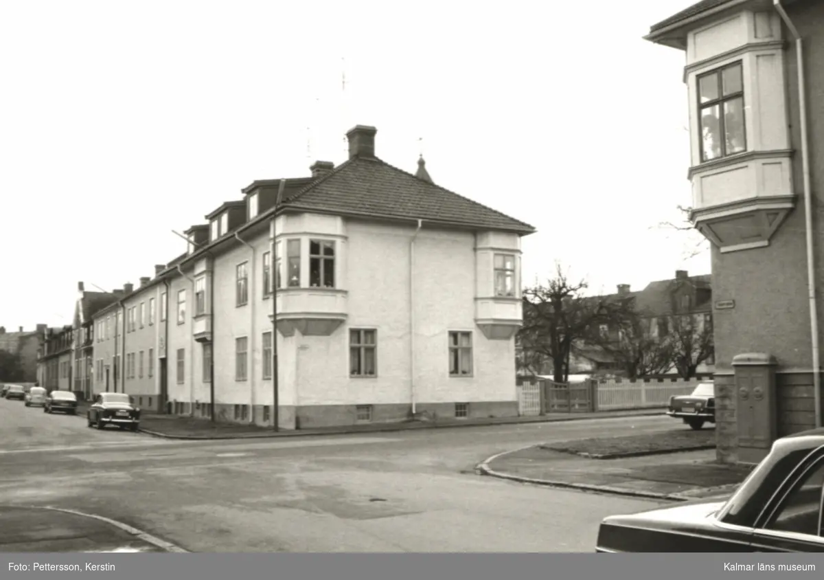 Kvarteret Grönsiskan 7 -1 [Lorensbergsgatan]. Till vänster i bild Tegnérgatan, till höger Nygatan.