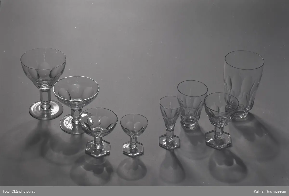 En glasservis ifrån Målerås Glasbruk. Champagneglas, likörglas, selterglas, vinglas och ett grogglas.
