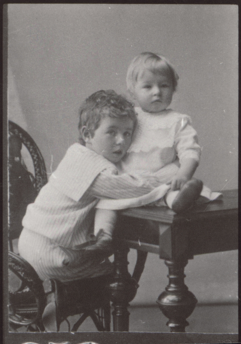Olle och Sven i maj 1908 Oskarshamn.