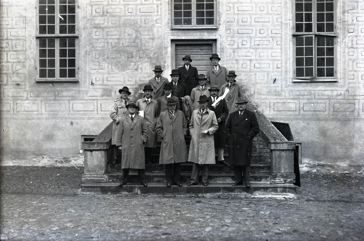 Representanter för internationell turism tittade på Kalmar och slottet. Införd i tidningen Barometern 20/5-1938.