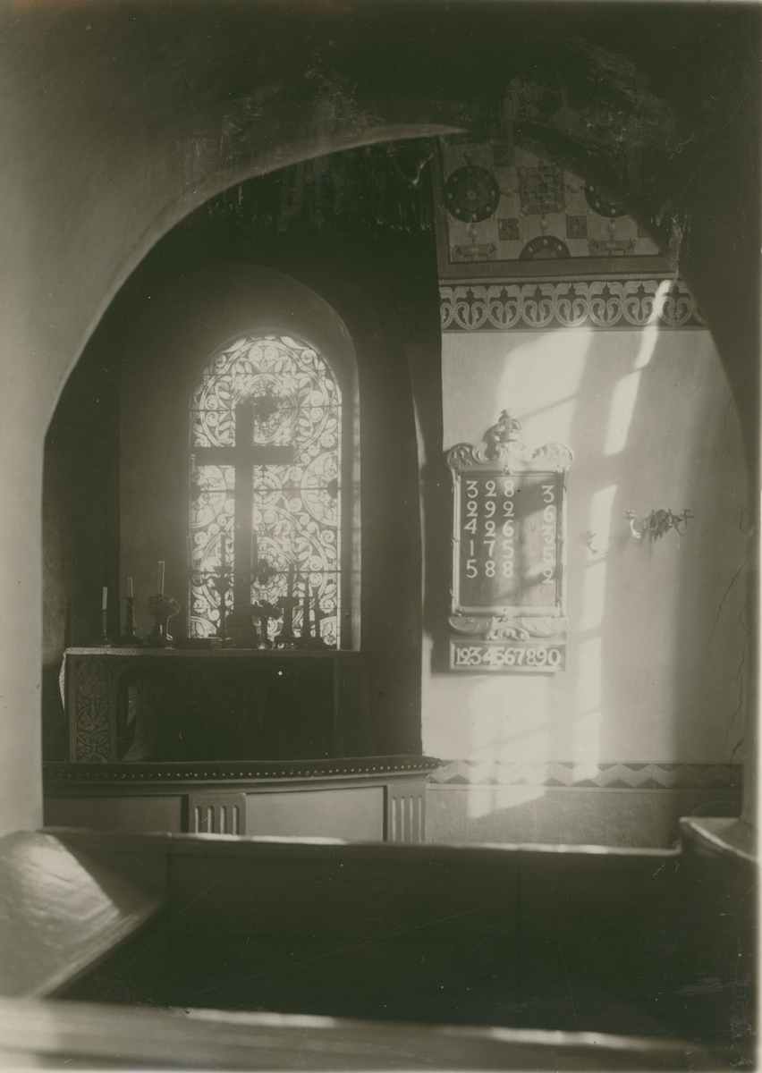 Interiör från koret i Hossmo kyrka.