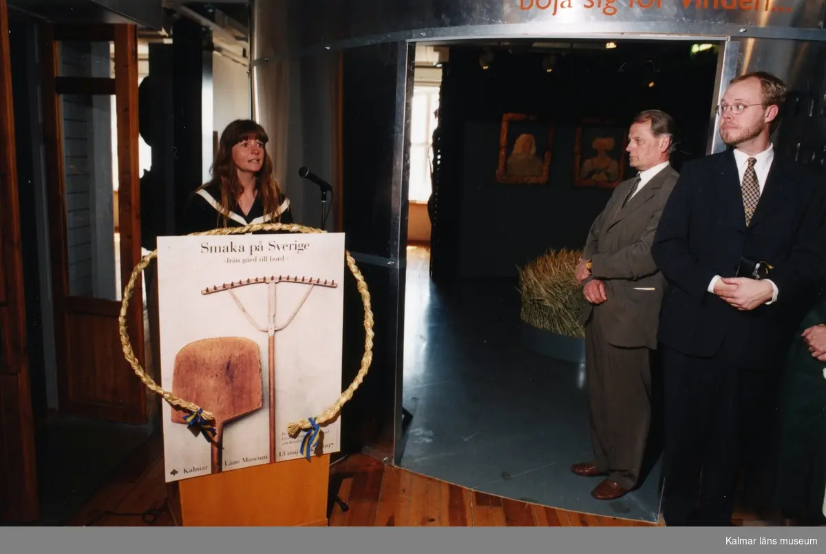 Invigning av utställningen "Smaka på Sverige" 13/5 1997 på Kalmar Läns Museum. Utställningschef Ann-Charlotte Ohlén talar.