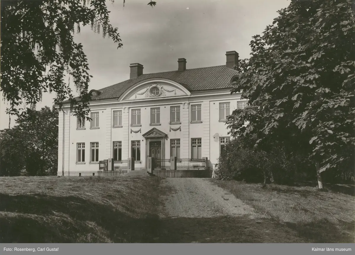 Elsabo gård i Högsby socken. Sedermera känt som Solhöjden, huvudbyggnaden, som uppfördes 1909, blev kraftigt brandskadad 2010-12-09.