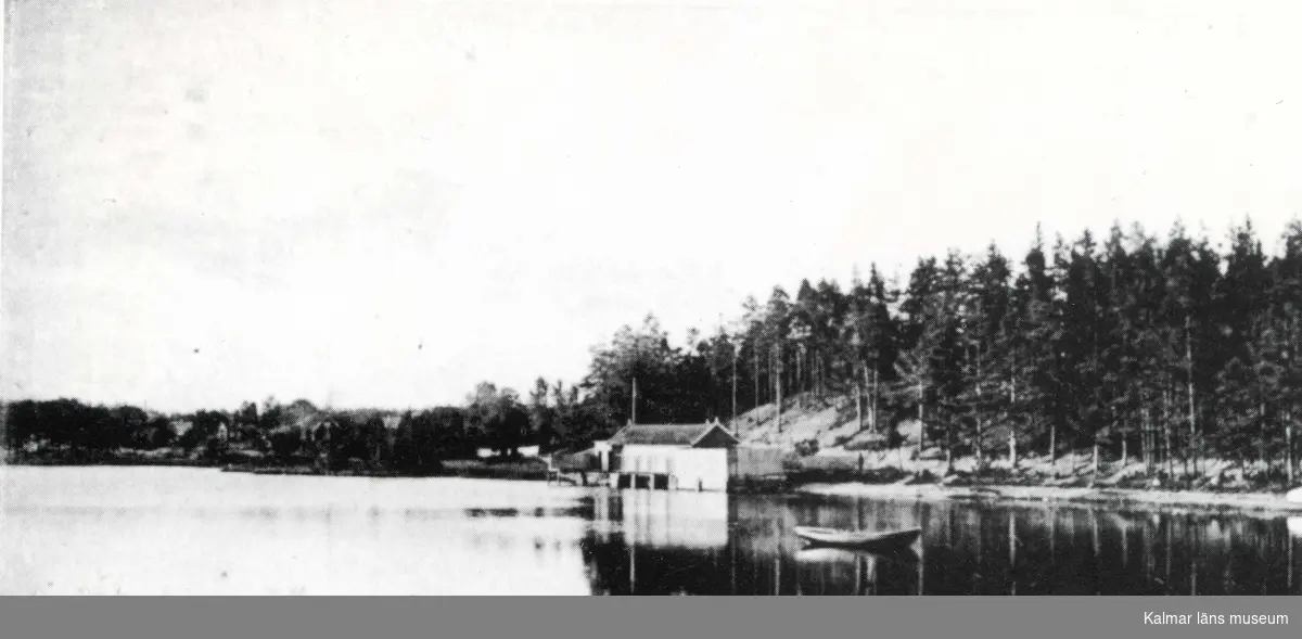 Ett kallbadhus i Linneasjön i Nybro.