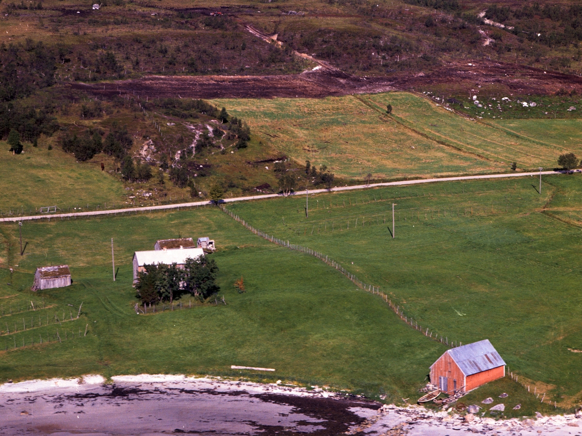 Flyfoto fra Gressnes i Godfjord.