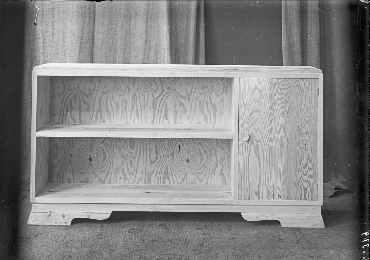 Møbel. 5 forskjellige skap. Kopi. Bestilt av Snekker Thorsen. Sakkestad.