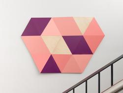 Om å rystes [Vegginstallasjon]