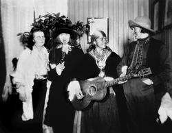 Oppføring av amatørskuespill i Trøgstad ca. 1920. I Samfunds