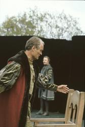 Skuespiller på friluftsscene.