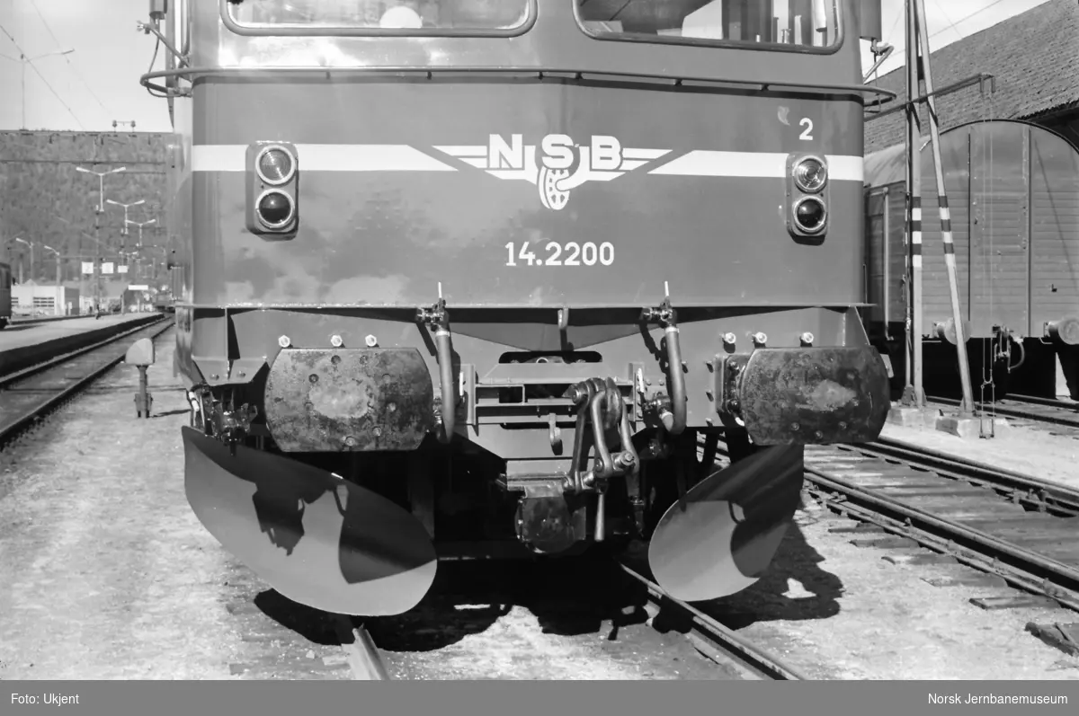 Nytt elektrisk lokomotiv El 14 2200, forberedt for sentralkobbel