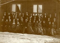 Elever og lærere på Valdres Folkehøgskule i 1905.