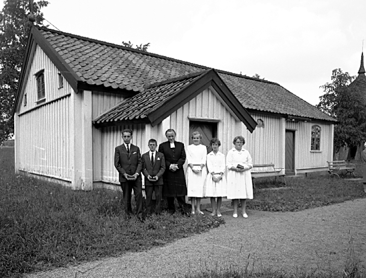Skara. 
Konfirmation i Härjevadskyrkan 11/6 1960.