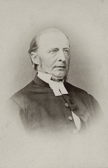 Anders Bernhard Skårman.
Född 1821 i Alingsås.
Bodde år 1880 i Prästgården, Medelplana.