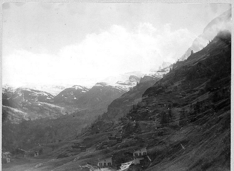Schweiz. Vid Matterhorns fot strax intill Zermatt.