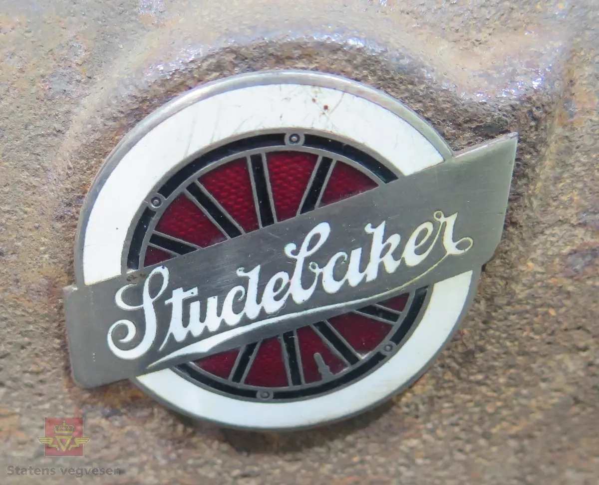 Studebaker Big Six. Åpen 7 seter, 4-dørs bil med kalesje, utstyrt med 6-sylindret motor på 5700 cm3 og 60 HK (44,12 KW).