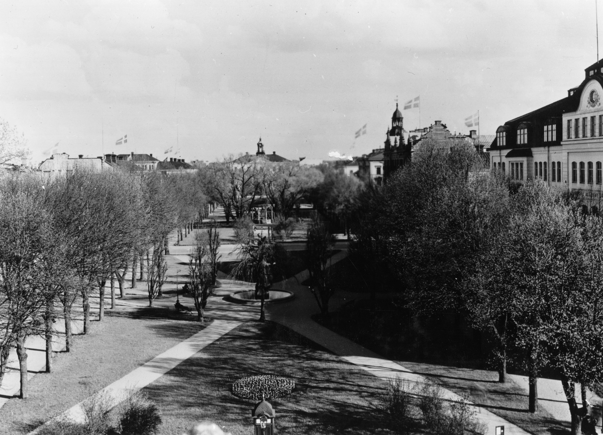 Gävle stad – Norr, Esplanaden.
Rådhusesplanaden med Vasaskolan till höger omkring 1915.