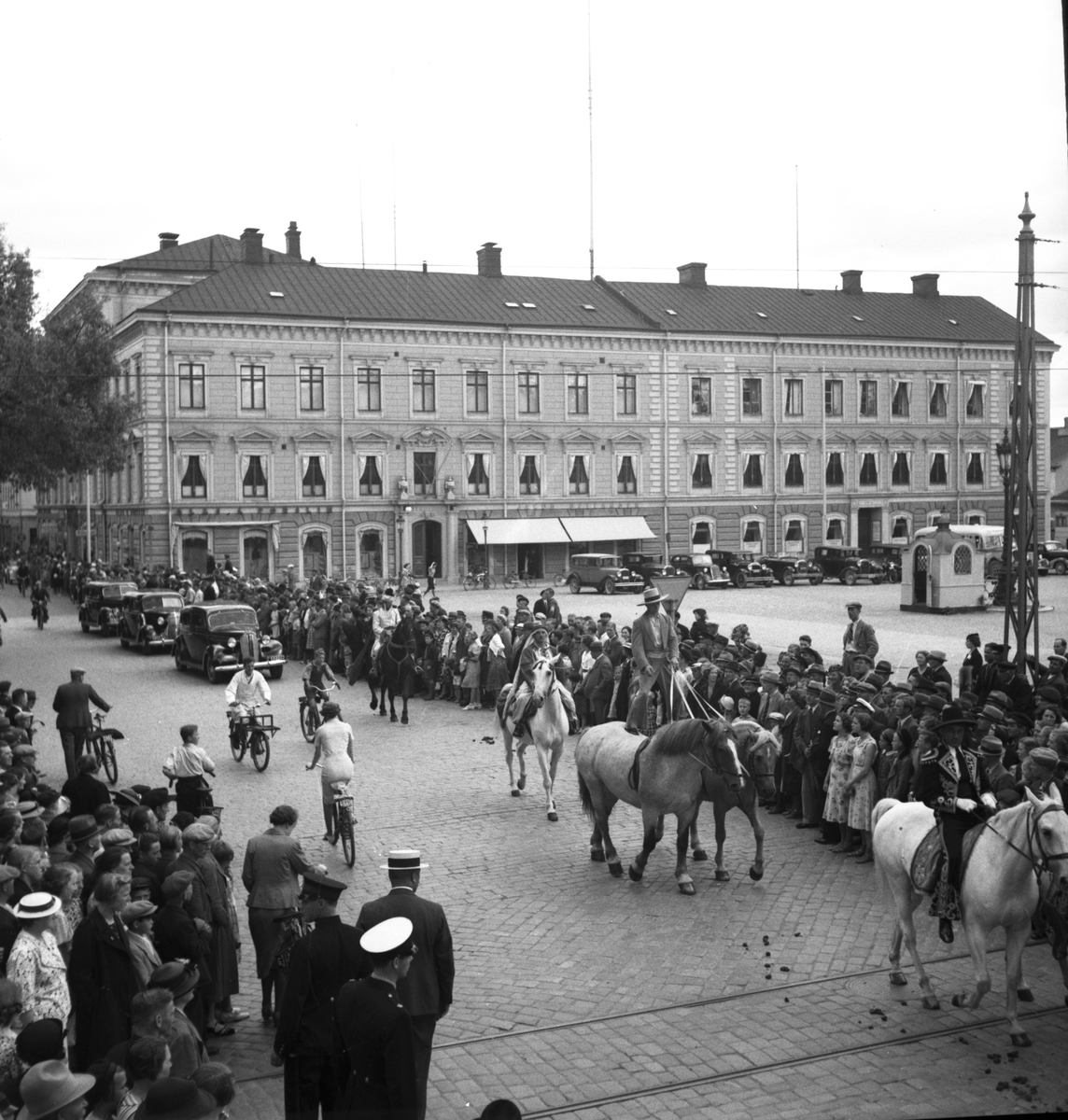 Svenska Cirkus Orlando turnerande tillsammans med holländska Cirkus Strassburger, 1938.