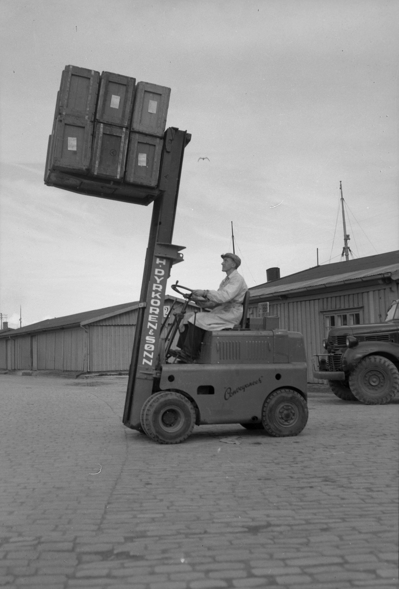 Firma H. Dyrkoren & Sønn, bruk av gaffeltruck
