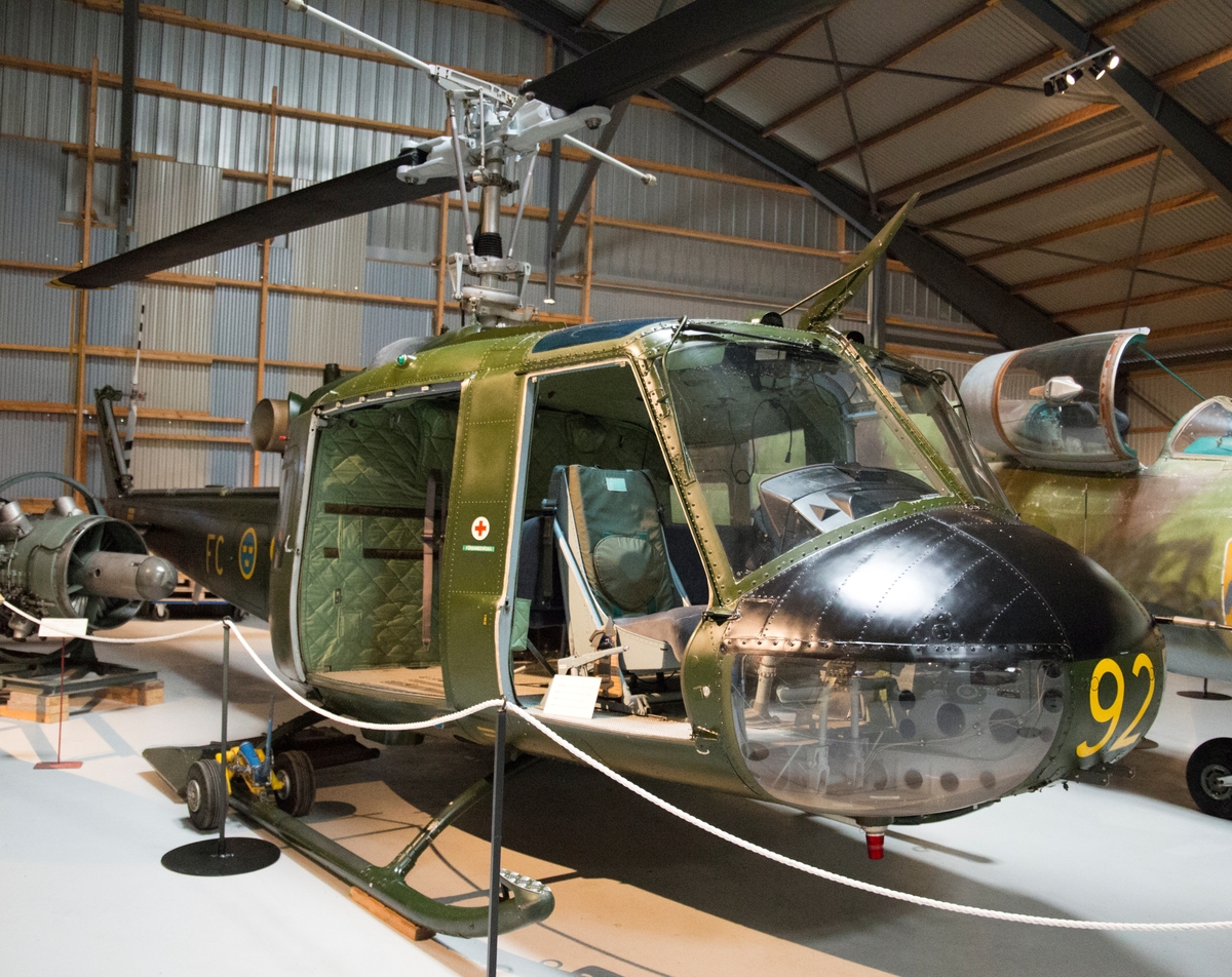 Helikopter, HKP 3C 
Augusta Bell 204B

Märkning: På nosen kodsiffra 92. På bakkroppen kodsiffra 92, kronmärke samt FC.