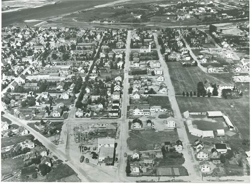 Mosjøen flyfoto antagelig i 1950.Enda mange tyskerbrakker. - Helgeland ...