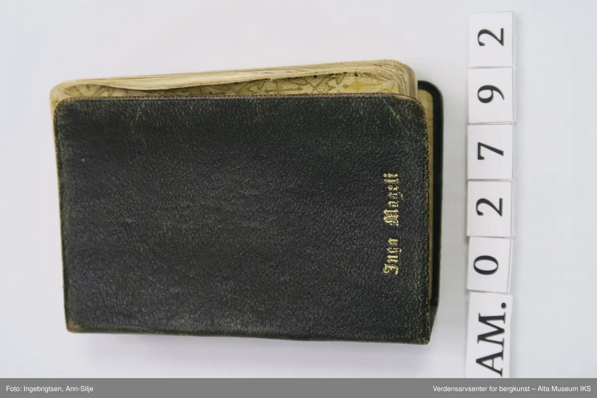 Form: Salmebok i miniformat, trykt med gotiske bokstaver.