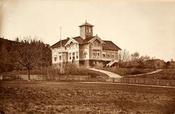 Ulleberg ved Larvik.

Lunden kloster er et katolsk kloster p