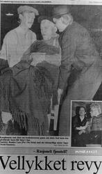 Personer, klær, stol.