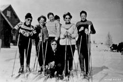 Ungdommer på skitur