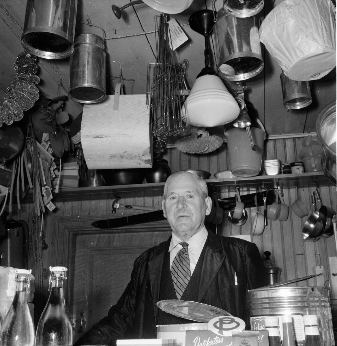Handlare Andersson.
V.Höle 16/4 1956