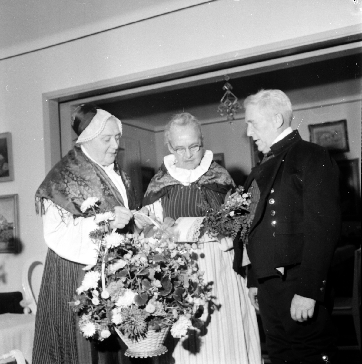 Bollnäsdräkten,
Uppvaktning hos Sigfrid o Stina Ekman,
16 November 1960,
Inf. 1 December 1960