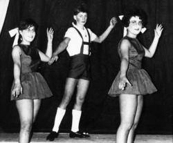 dans. Serie med revyfoto fra Kristiansund. Datering er usikk