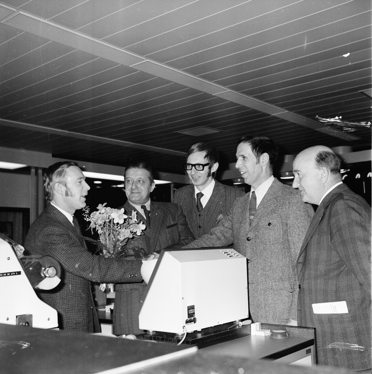 Lions Arbrå på besök hos sparbanken.
Juni 1972