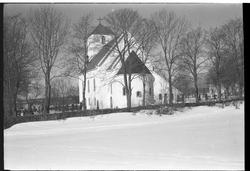 Hoff kirke i Østre Toten. Fire bilder.