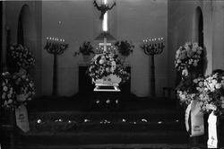 Fra en begravelse i Hoff Kapell. Fire bilder.