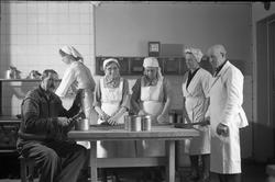 Bearbeiding av slakt på Rogneby mars 1945. Serie på sju bild