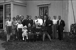 Familien Tønsberg fotgrafert i forbindelse med Otto Tønsberg
